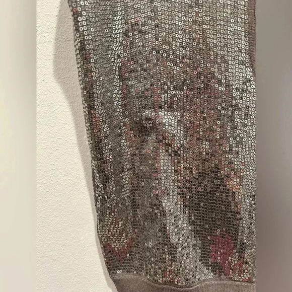 ALICE + OLIVIA Grey Extended Shoulder Sweater / Size Medium / - Picture 5 of 10